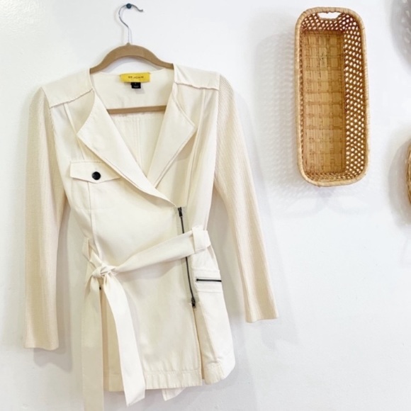 St. John Jackets & Blazers - St. John Zip Front Belted Jacket w/ Zip Pockets